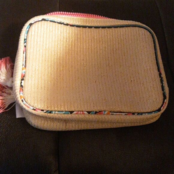 London Soho NewYork Beauty Bag - Picture 2 of 4